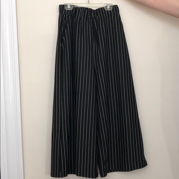 Cropped pinstripe wide leg pants - Picture 3 of 4